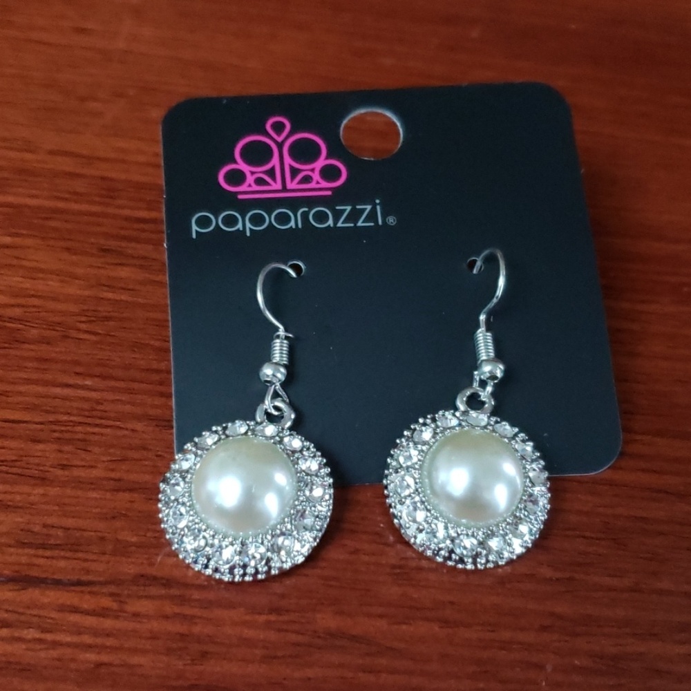 Paparazzi Take a vow  earrings NEW